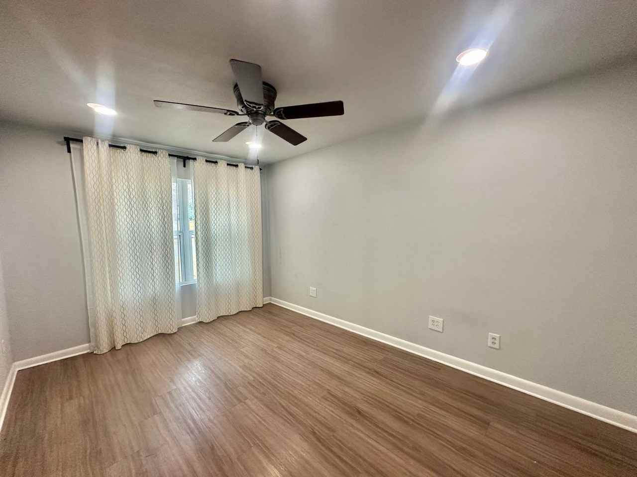 2207 N Plains Ave - Photo 3 of 23