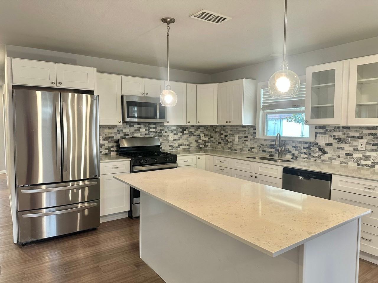 2207 N Plains Ave - Photo 7 of 23