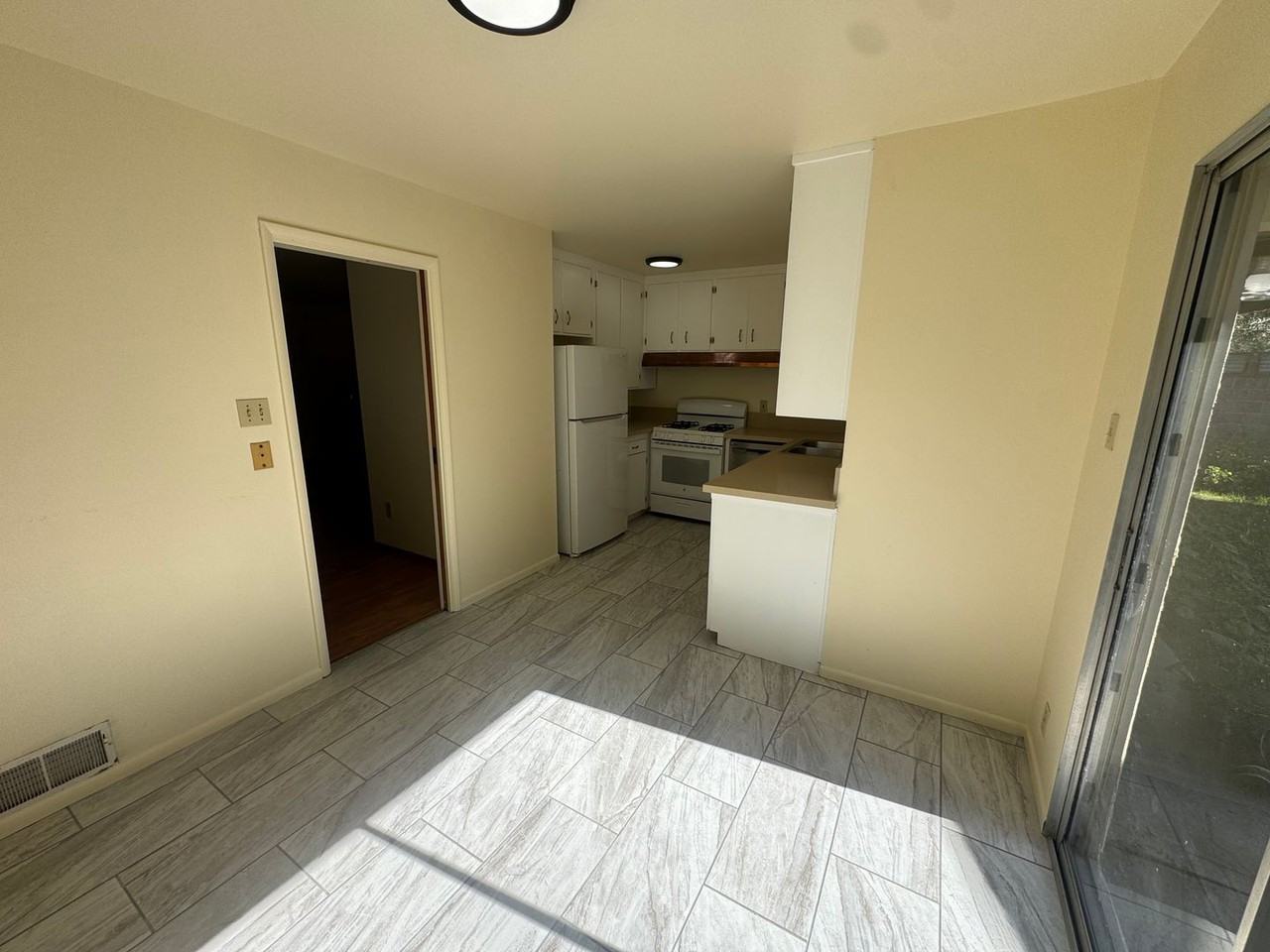 708 E Cook St #A - Photo 2 of 11