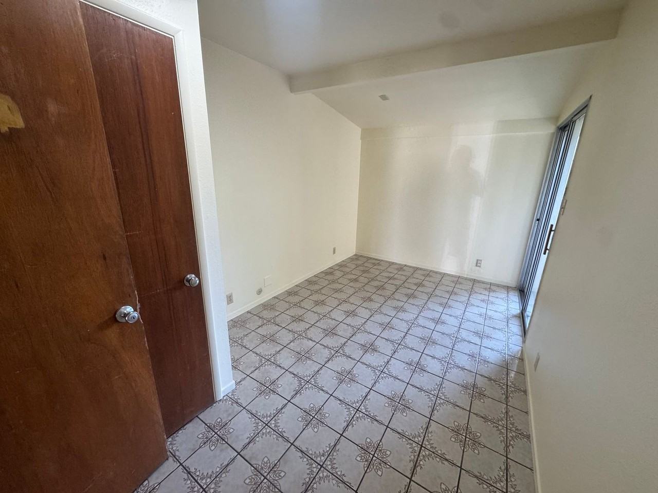 708 E Cook St #A - Photo 6 of 11