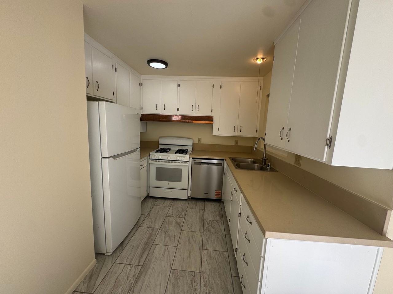 708 E Cook St #A - Photo 7 of 11