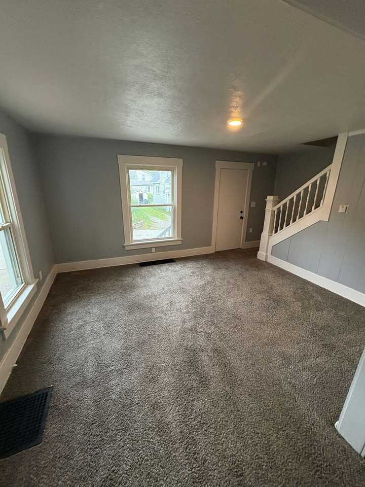 11 Courtland Dr - Photo 3 of 9