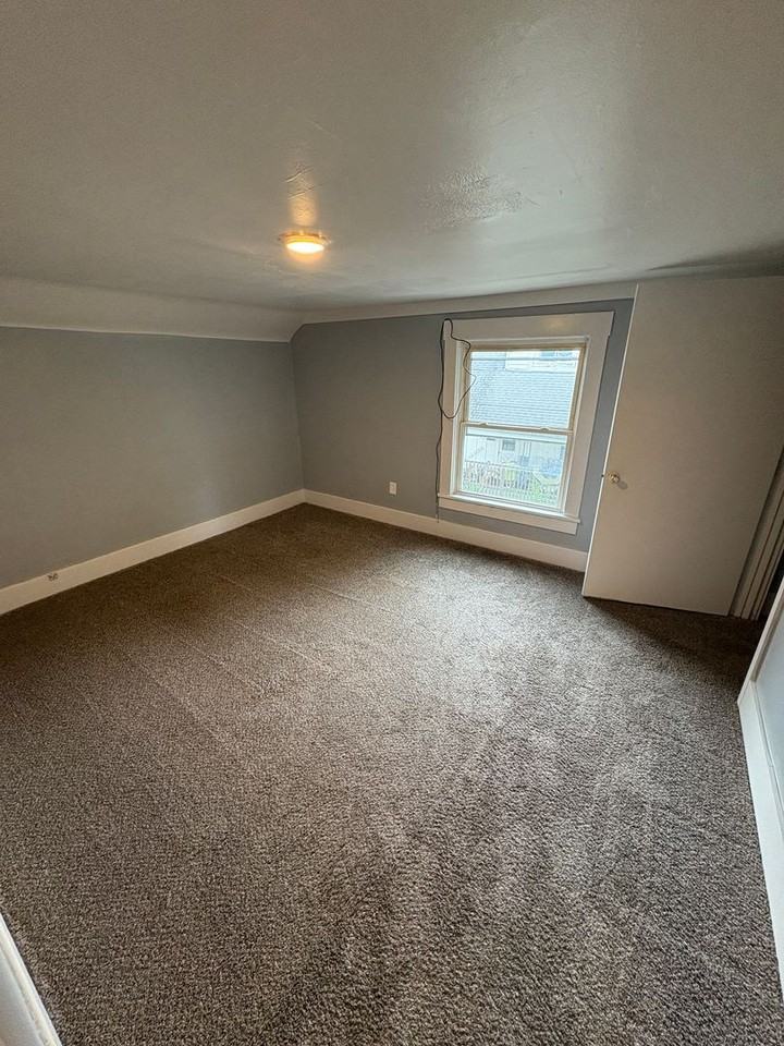 11 Courtland Dr - Photo 6 of 9