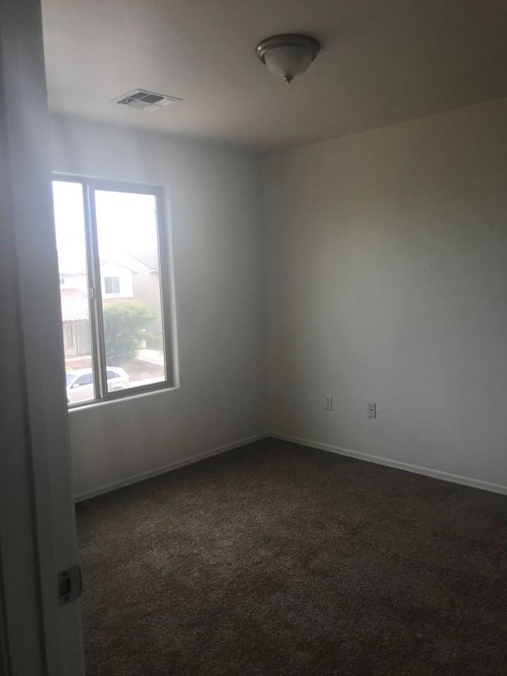 21504 E Independence Way - Photo 6 of 13