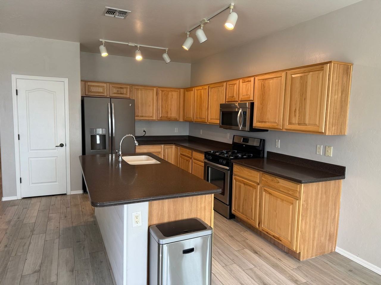 10592 E Rose Hill St - Photo 7 of 29