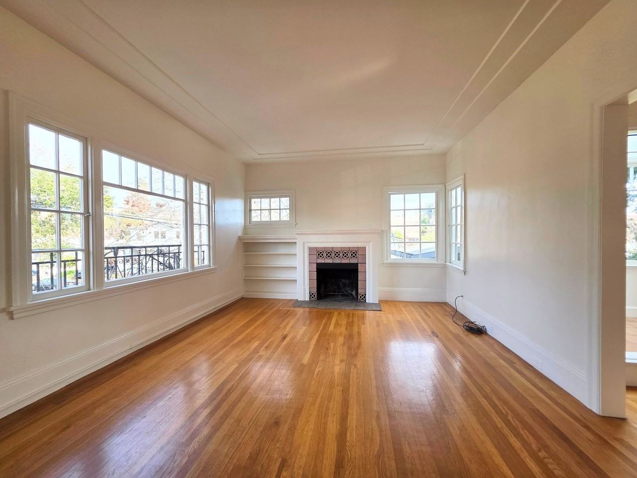 1621 E 38th St - Photo 4 of 39