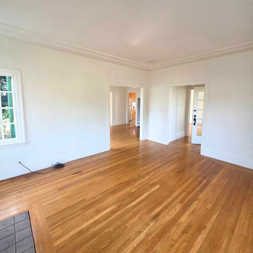 1621 E 38th St - Photo 6 of 39