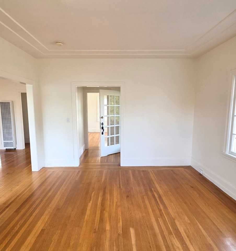 1621 E 38th St - Photo 7 of 39