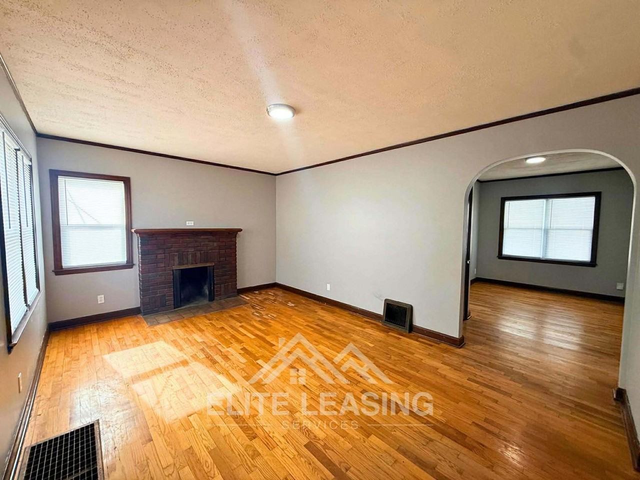 1119 Ne Michigan Ave - Photo 2 of 9