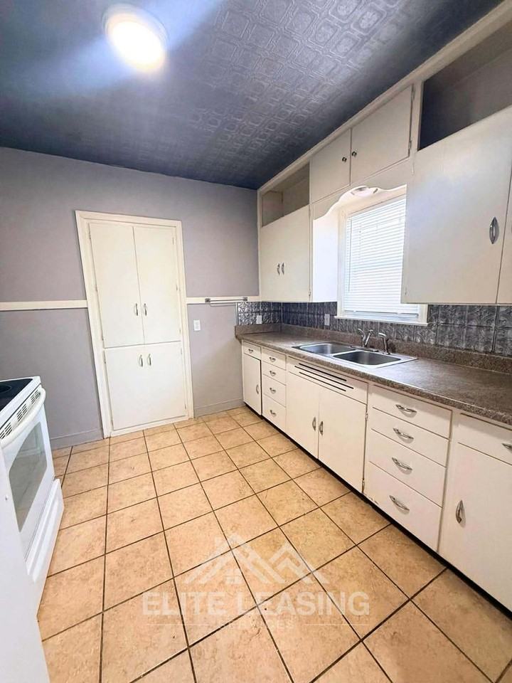 1119 Ne Michigan Ave - Photo 3 of 9