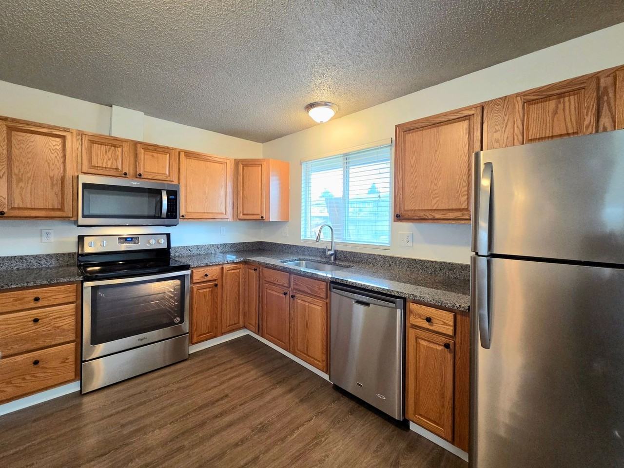 108 S Houston Ave - Photo 2 of 34