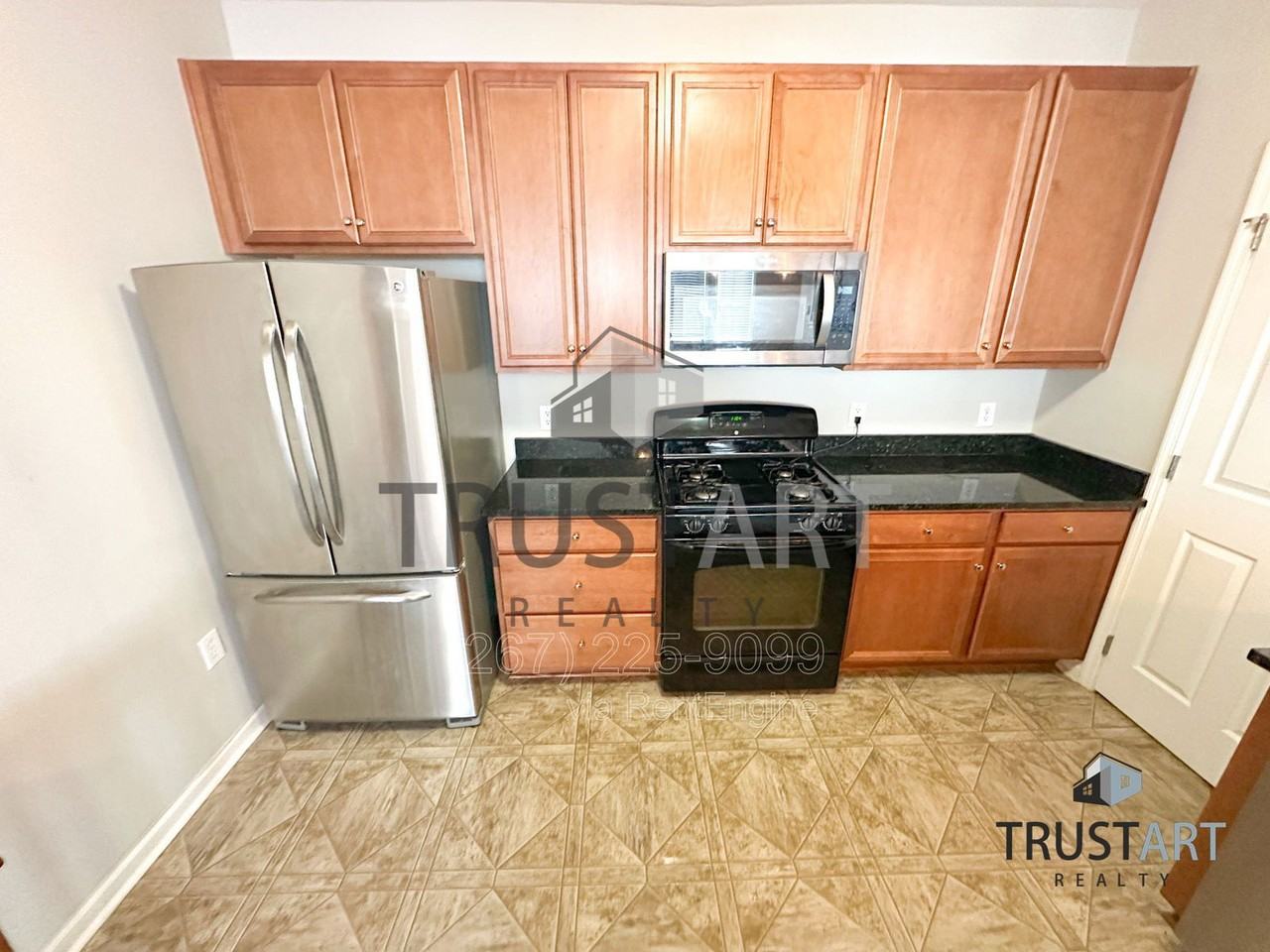 4421 Driftwood Dr - Photo 3 of 18