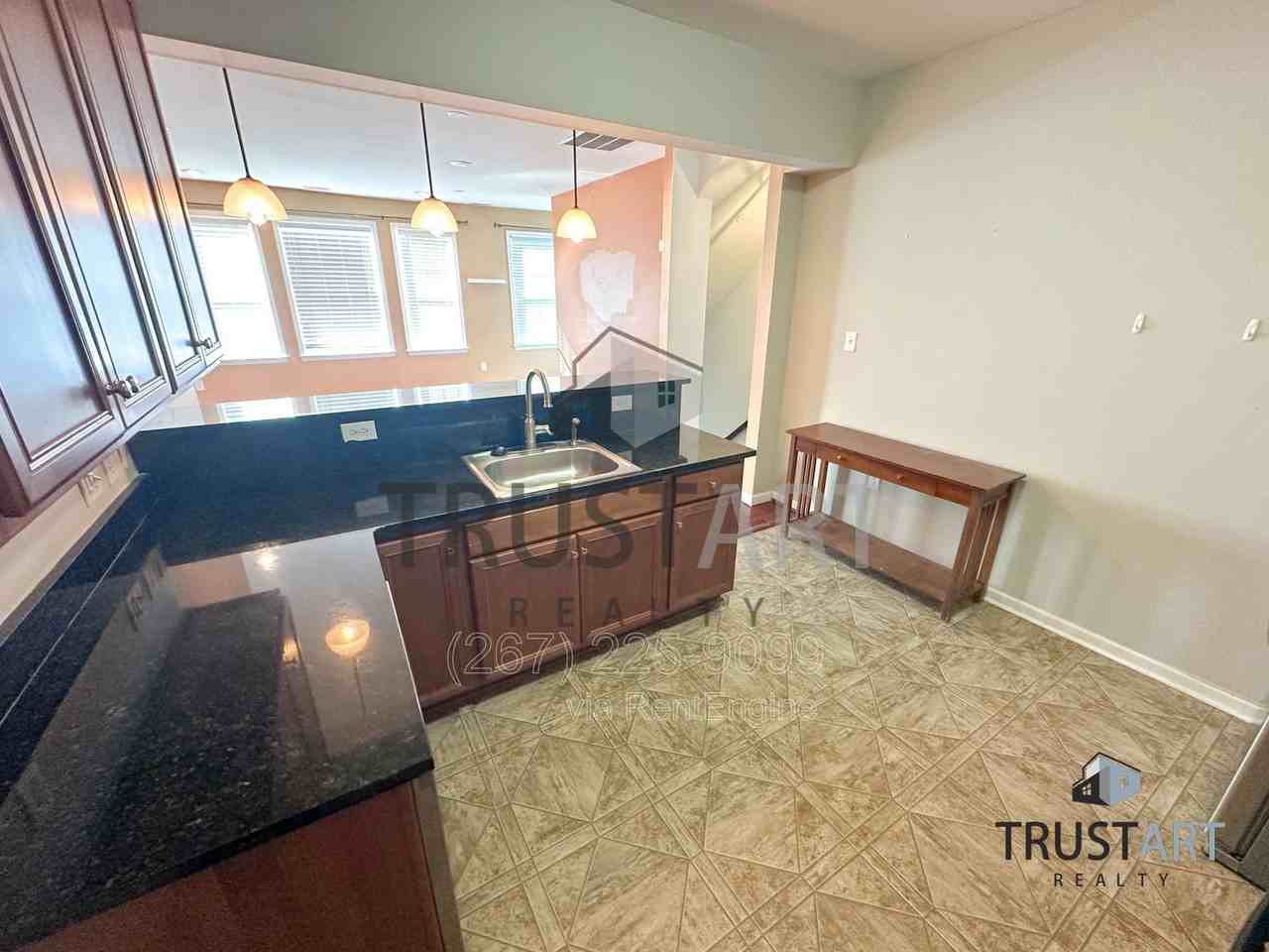 4421 Driftwood Dr - Photo 4 of 18