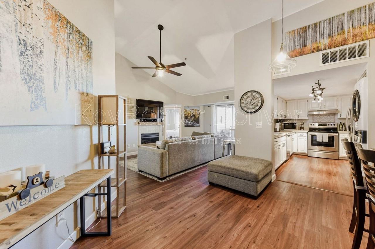 12304 W Cross Dr #302 - Photo 5 of 17