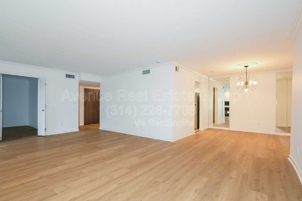 590 Sarah Ln #301 - Photo 5 of 26