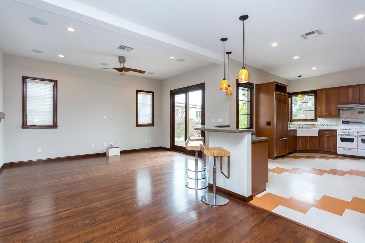 3749 Elliott St - Photo 3 of 36