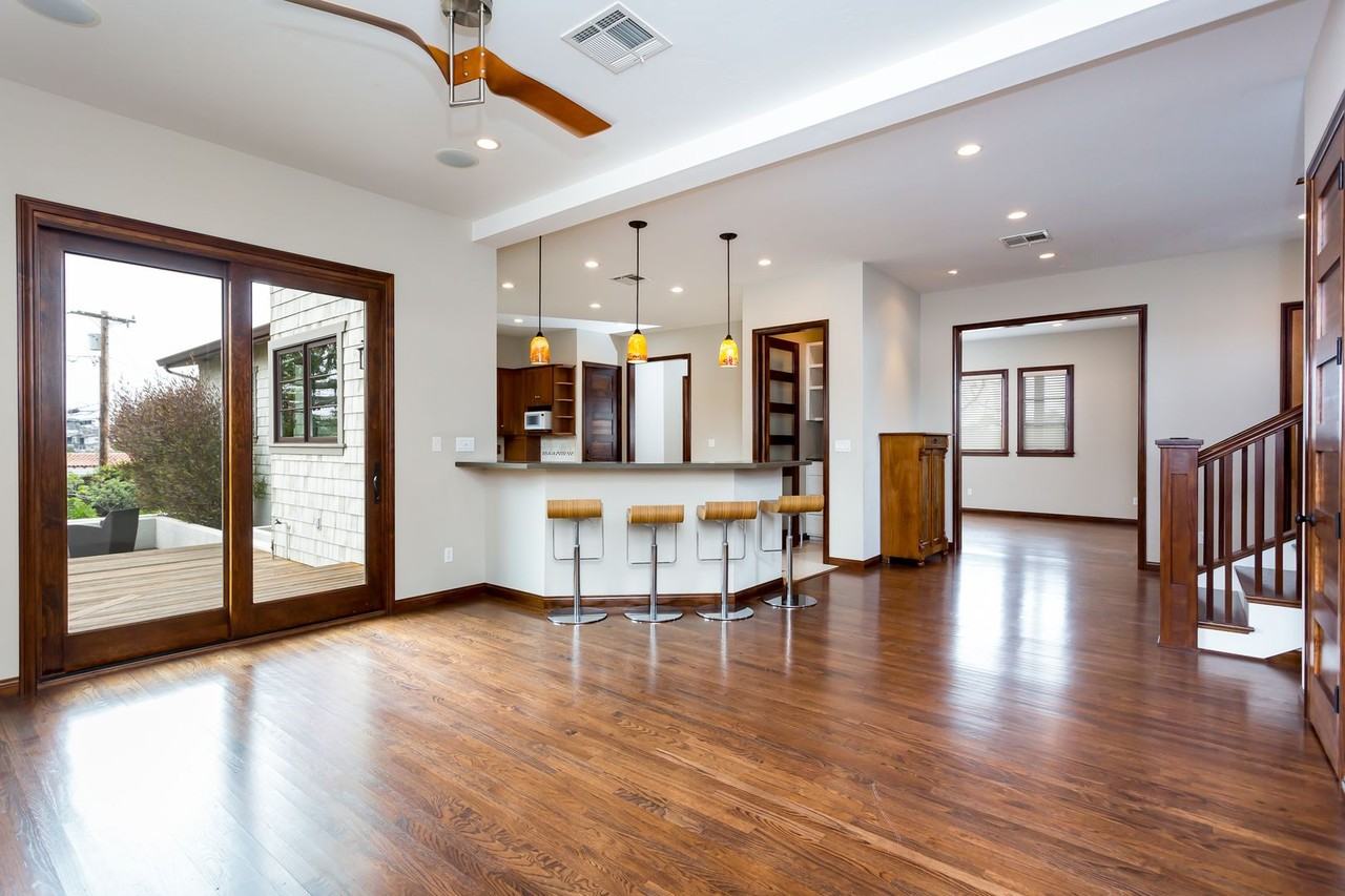 3749 Elliott St - Photo 4 of 36