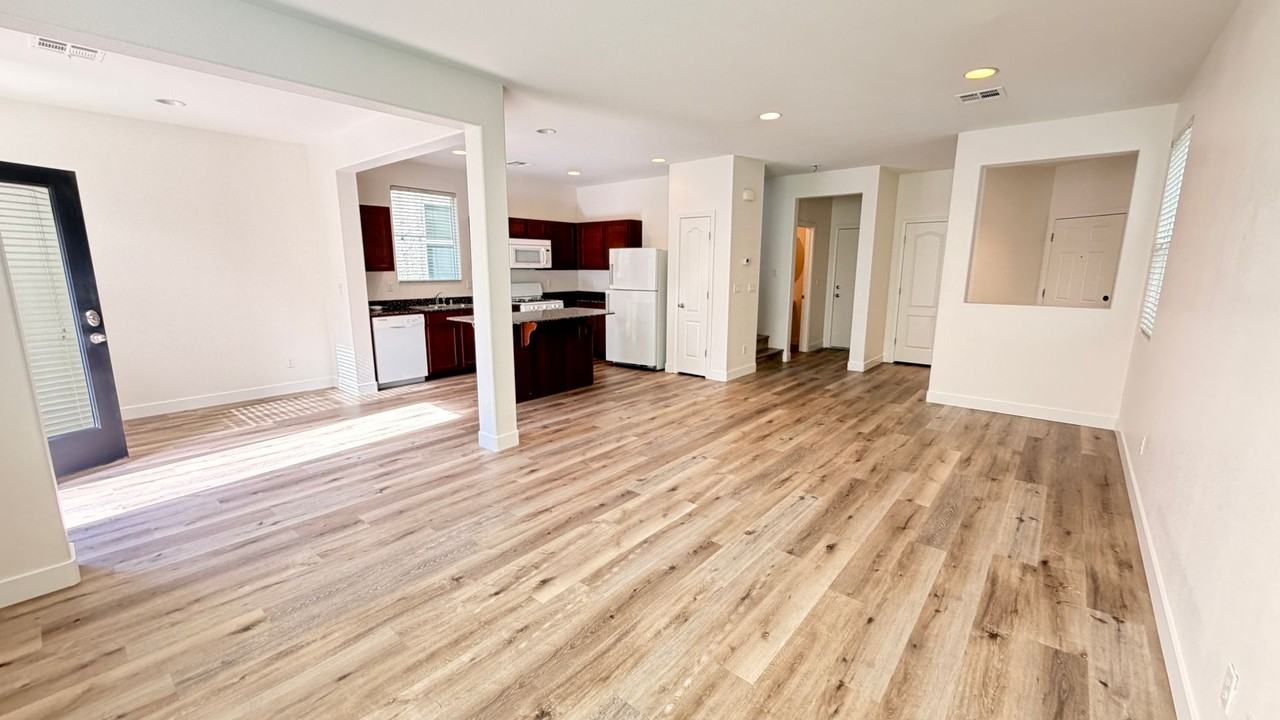 7375 Benlomond Ave - Photo 3 of 23