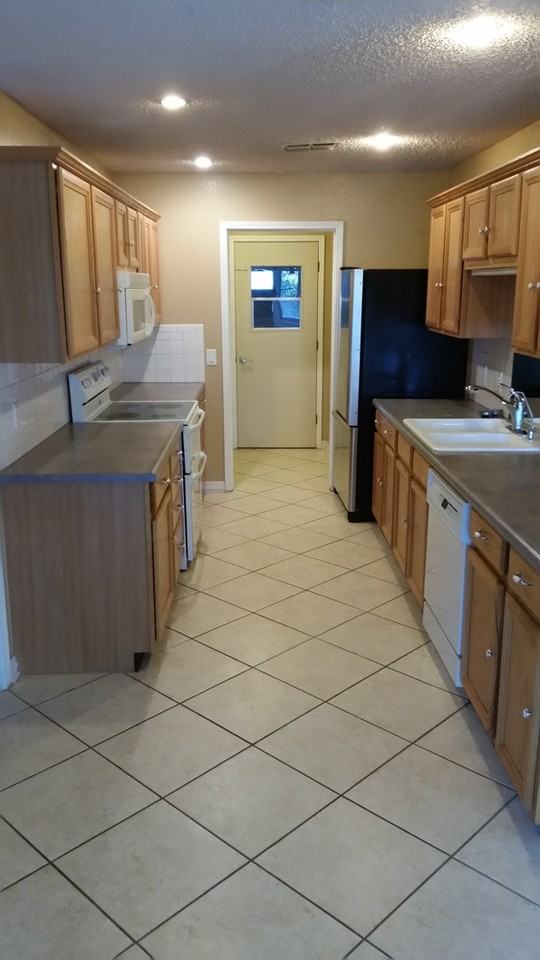 4817 72nd St - Photo 2 of 8