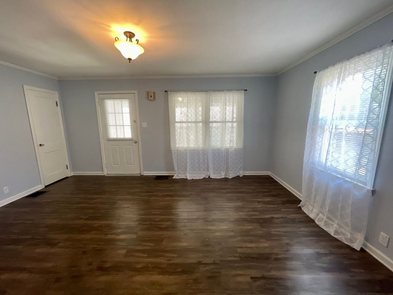 1009 S Center St - Photo 3 of 16