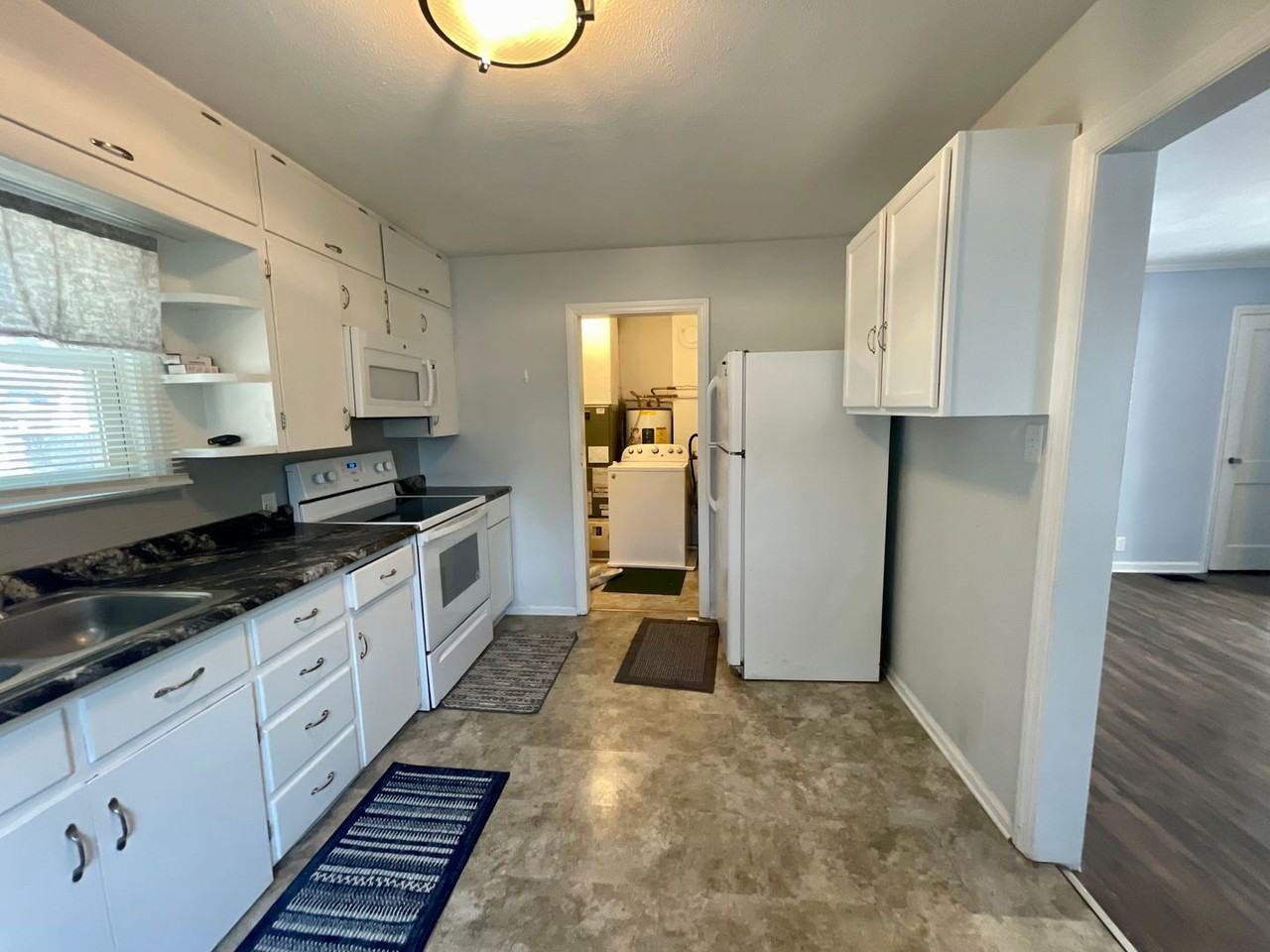 1009 S Center St - Photo 7 of 16