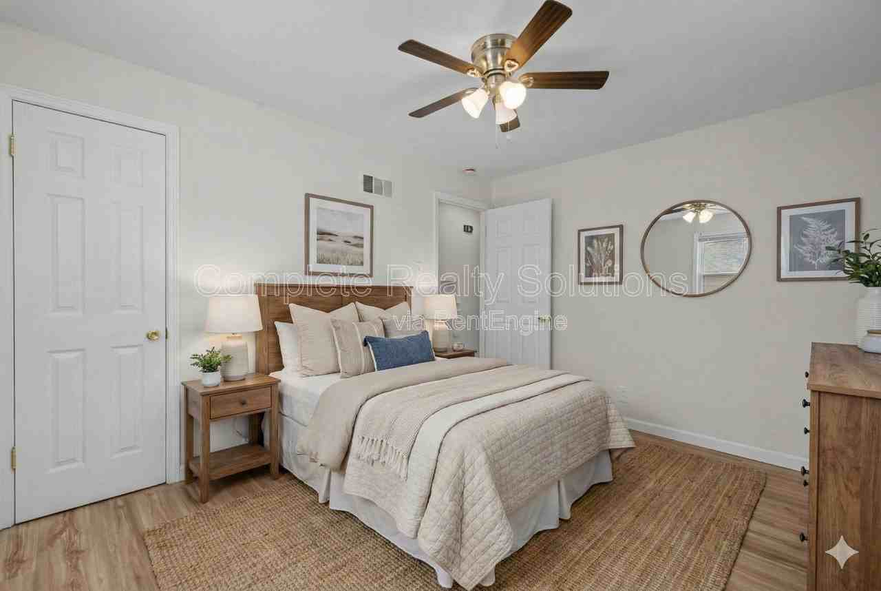 9604 Colony Dr - Photo 7 of 33