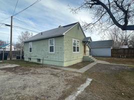 featured image of 305 S 33rd St