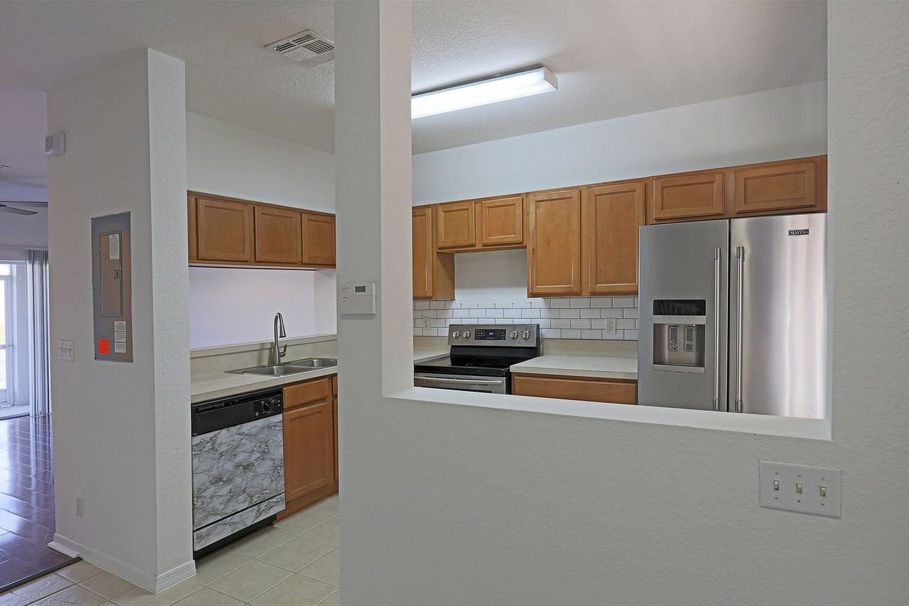 10033 Spyglass Hill Ln - Photo 4 of 27