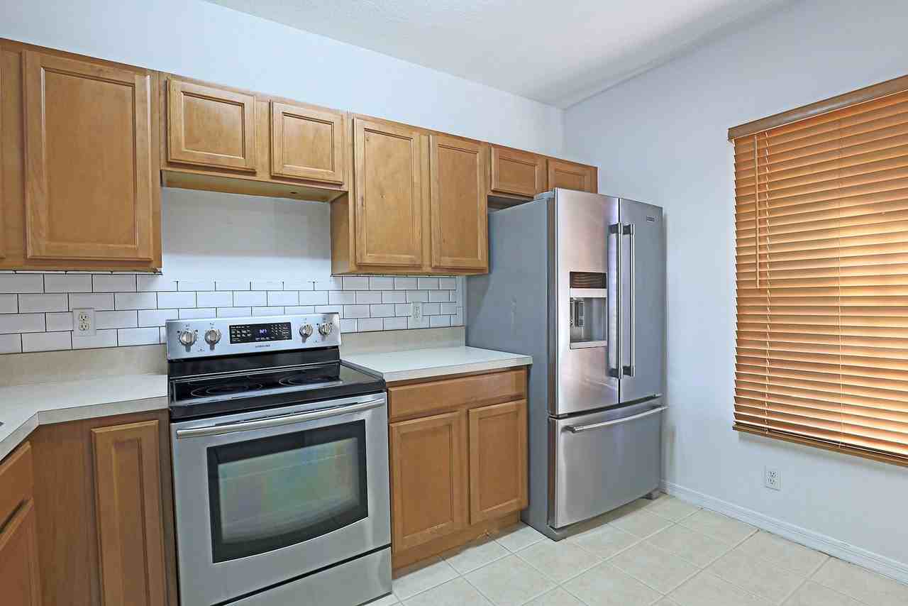 10033 Spyglass Hill Ln - Photo 7 of 27