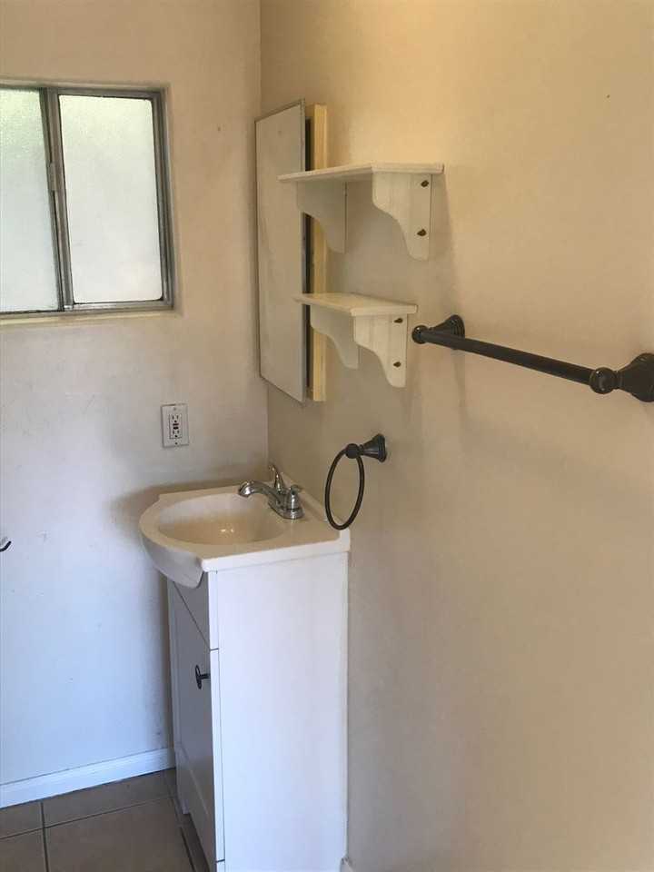 11710 N Ventura Ave #B - Photo 3 of 6