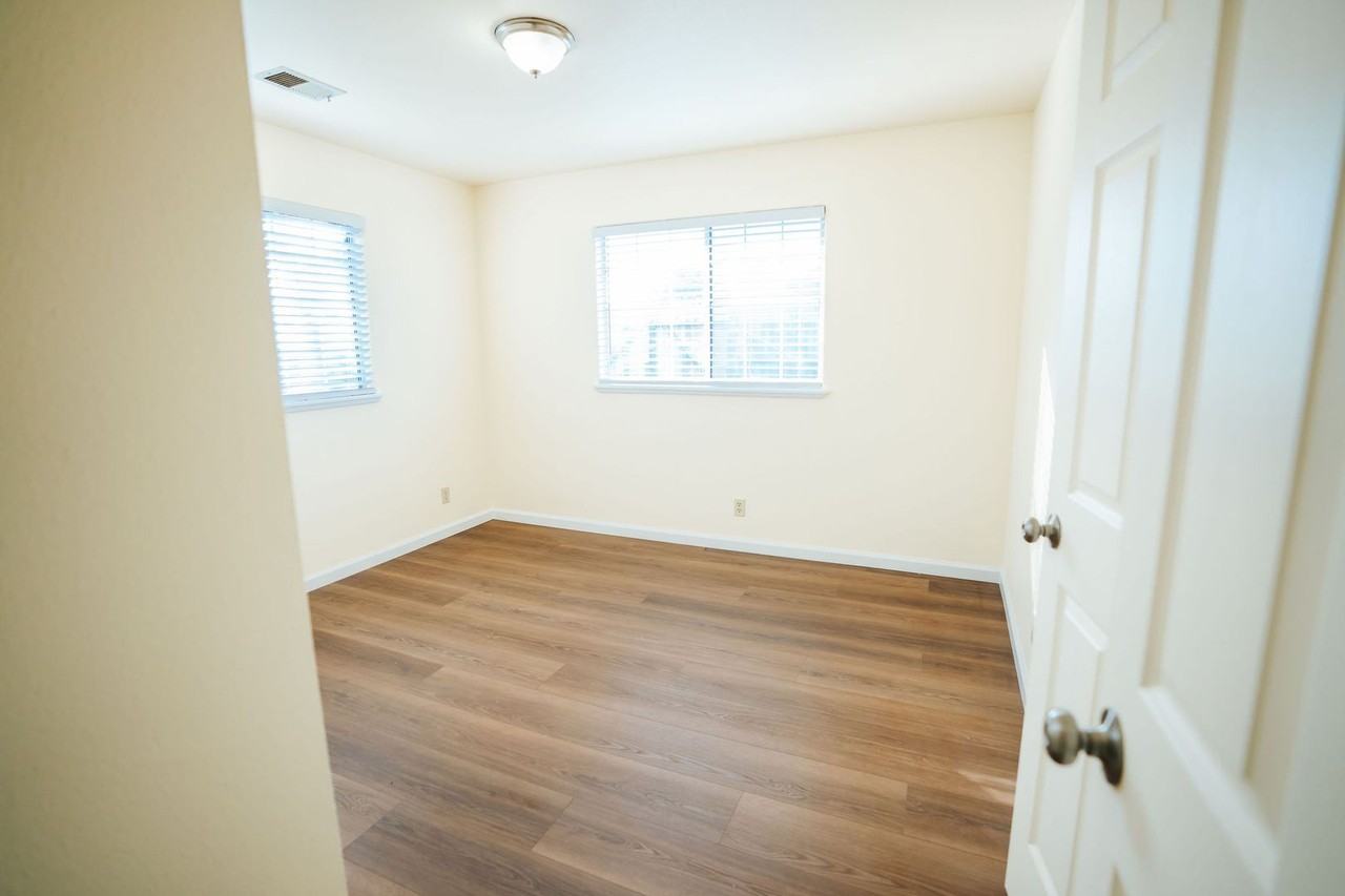 1210 Ian St - Photo 7 of 44