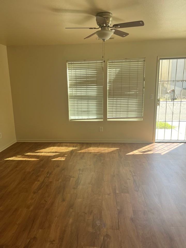 1249 Daybreak Dr - Photo 3 of 22