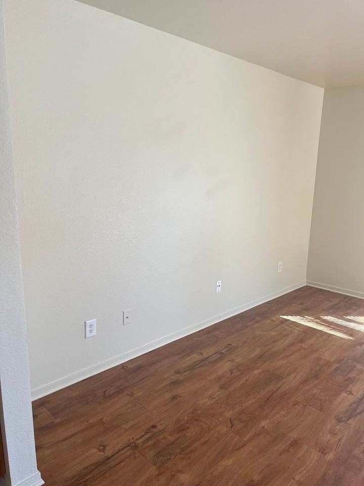 1249 Daybreak Dr - Photo 7 of 22