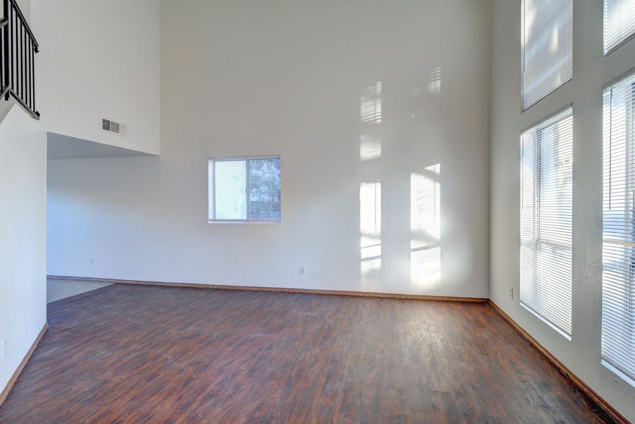 519 Kristin Ln - Photo 3 of 11