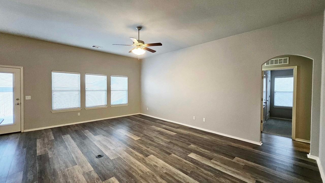 719 Mossy Rd - Photo 4 of 30