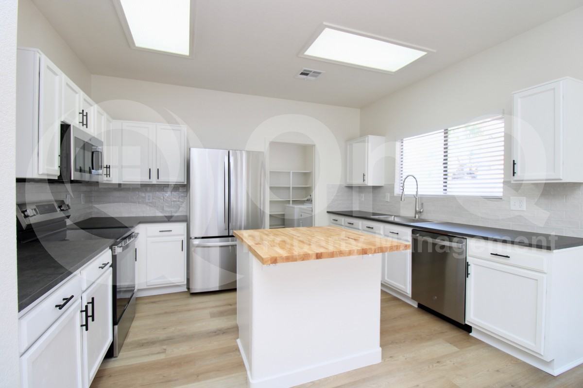 5756 E Flossmoor Cir - Photo 3 of 19