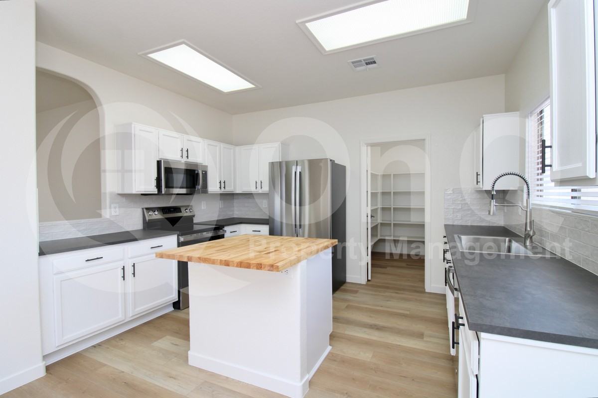 5756 E Flossmoor Cir - Photo 4 of 19