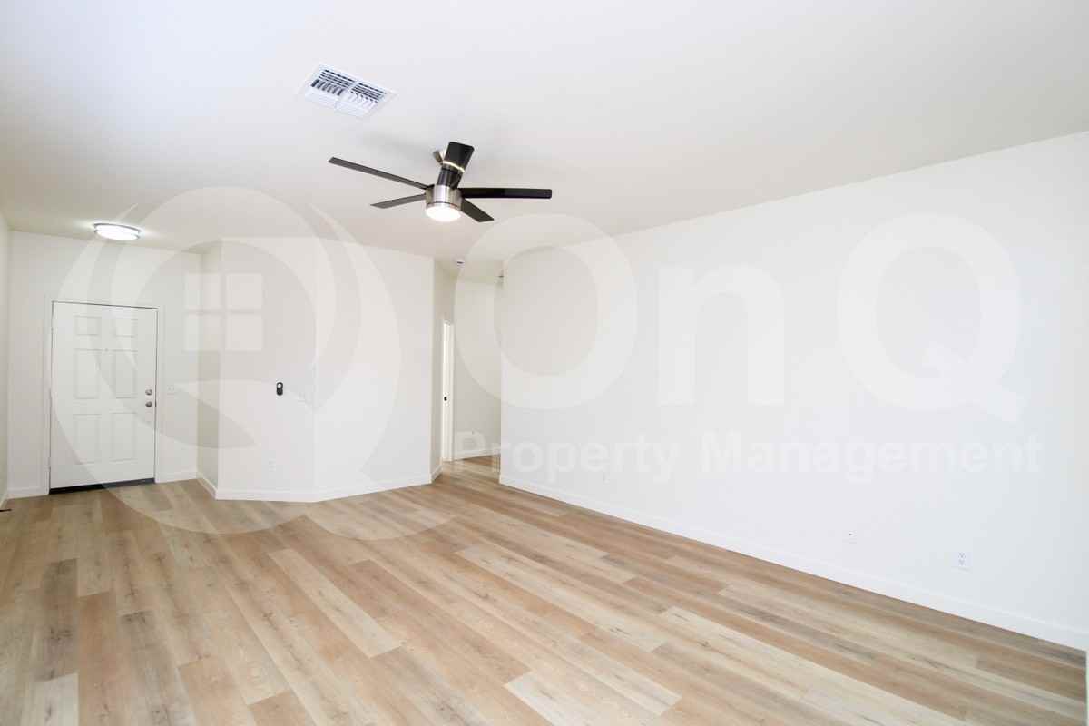 5756 E Flossmoor Cir - Photo 7 of 19