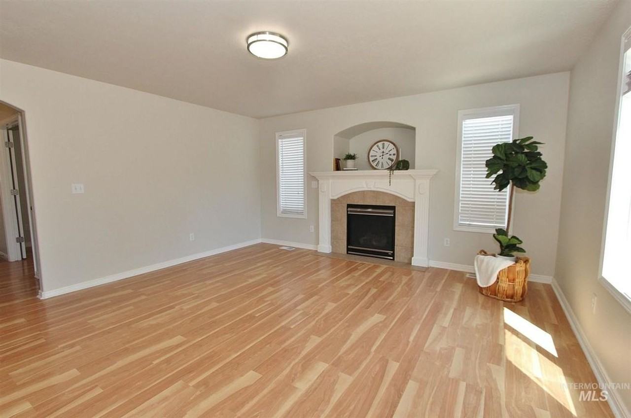 10731 W Florence Dr - Photo 6 of 26