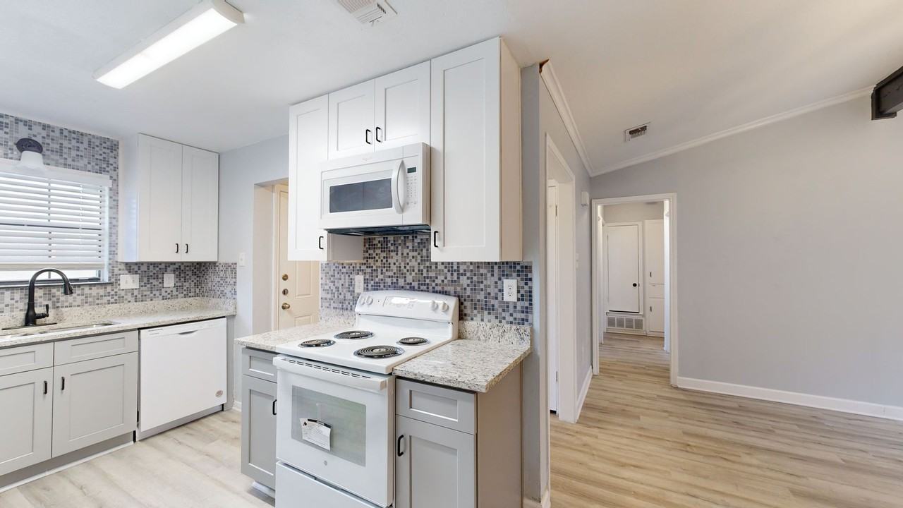 2512 Westcliff Rd - Photo 2 of 25