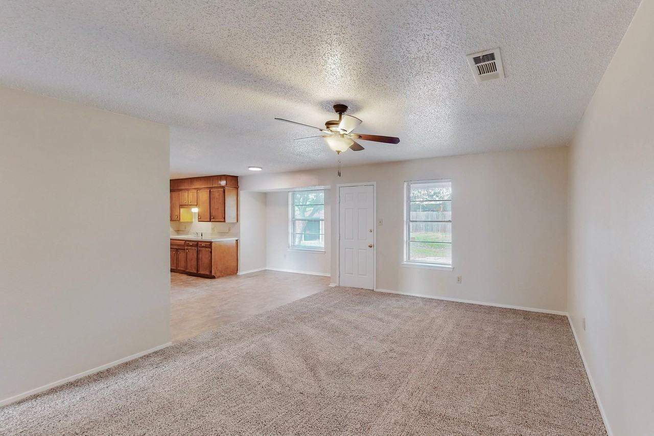 1500 Berry Dr - Photo 3 of 27