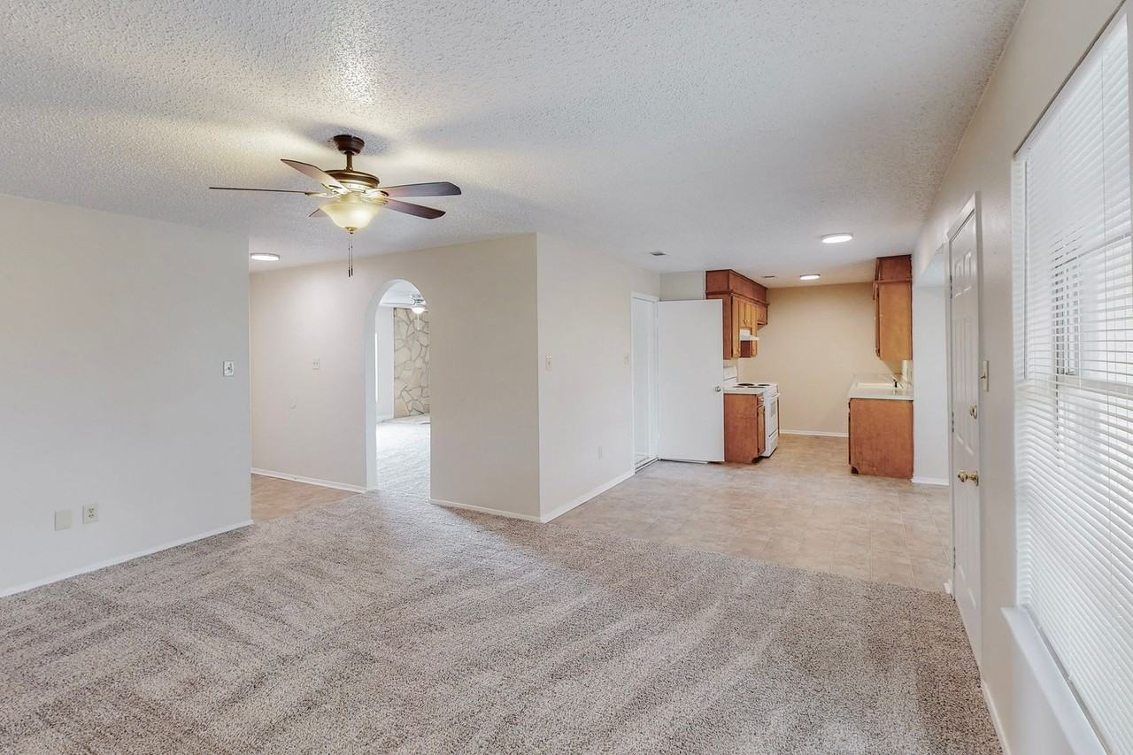 1500 Berry Dr - Photo 4 of 27