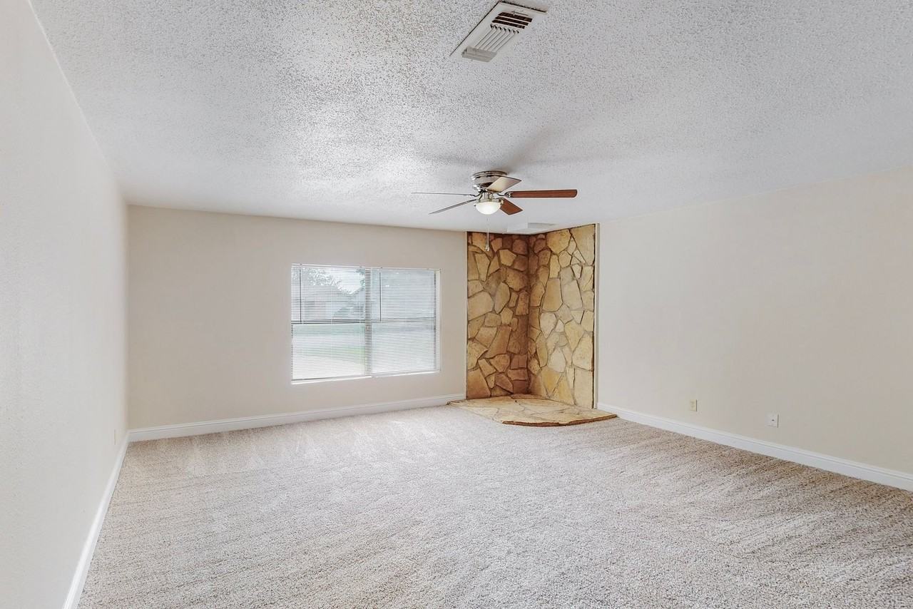 1500 Berry Dr - Photo 5 of 27