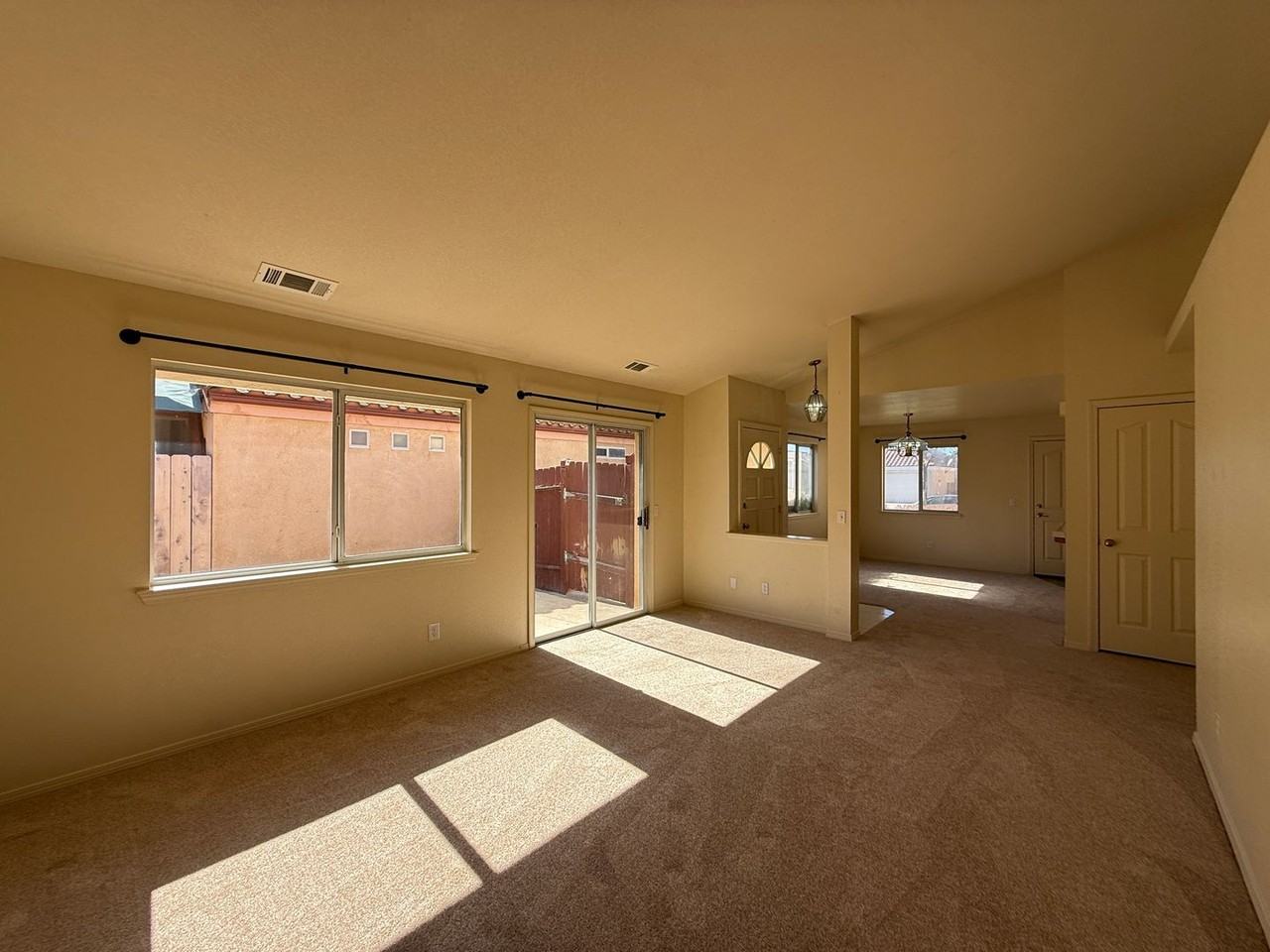 2422 Acacia St - Photo 6 of 45