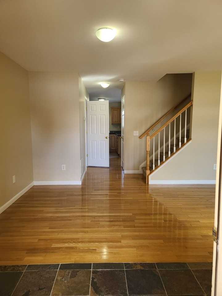 327 Grandview Ave - Photo 6 of 45