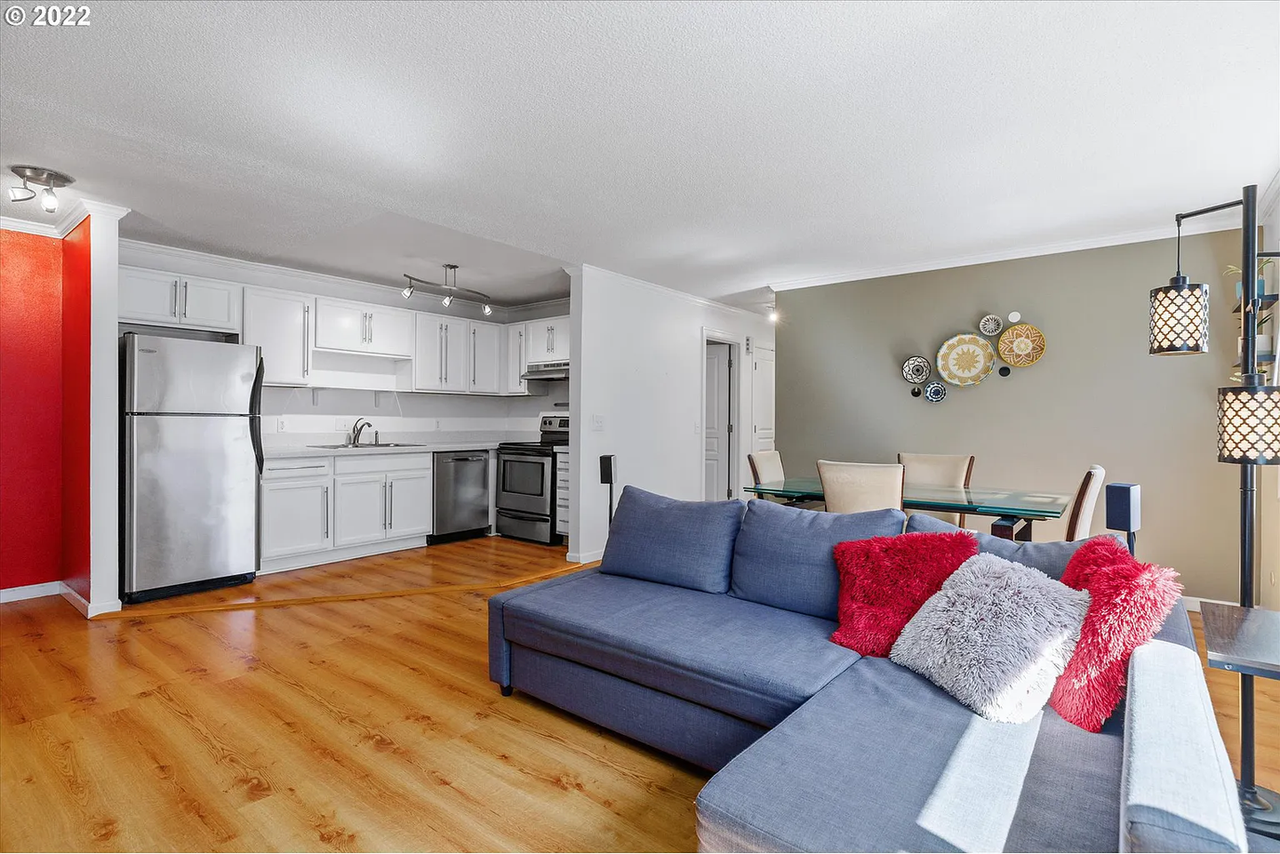 2159 Ne Weidler St - Photo 3 of 34