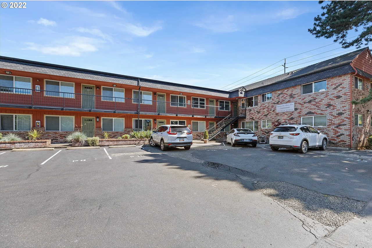 2159 Ne Weidler St - Photo 2 of 28