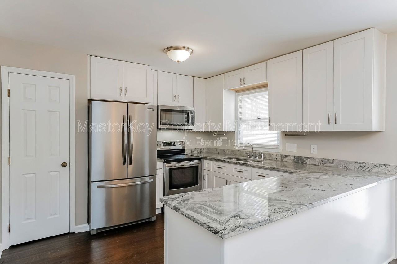 3002 Appling Way - Photo 3 of 31