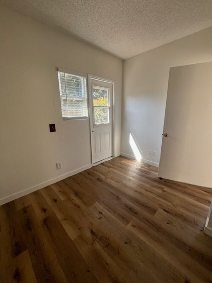 1728 Royal Ct - Photo 3 of 13