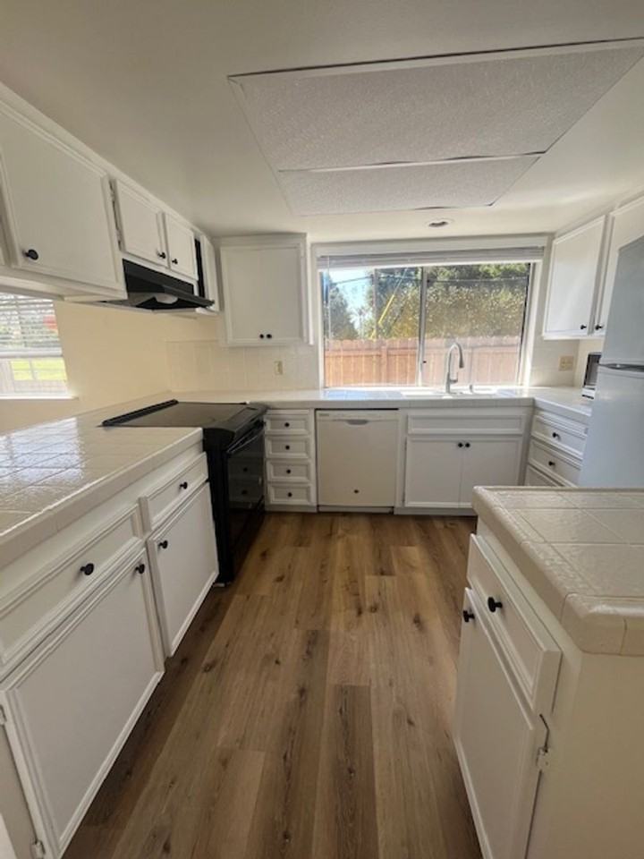 1728 Royal Ct - Photo 5 of 13